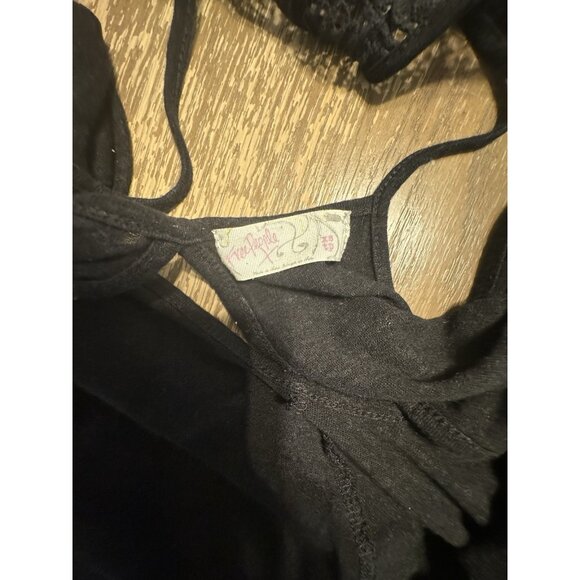 Free People XS TP Black Crochet Black Raw Hem Floral Sleeveless Top Open Back - Picture 10 of 12